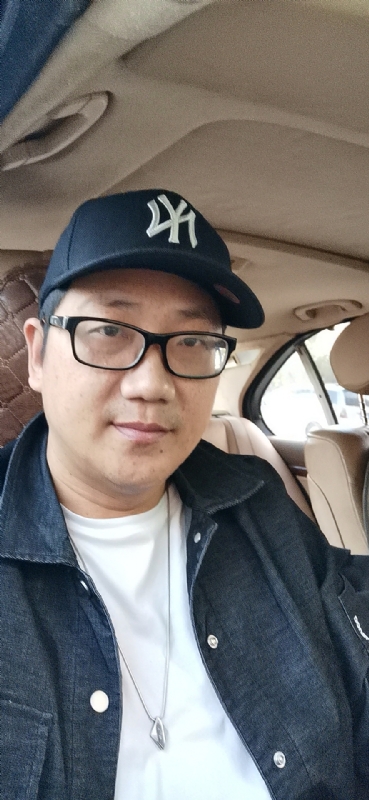 拥抱幸福的第一张照片--福安婚介网