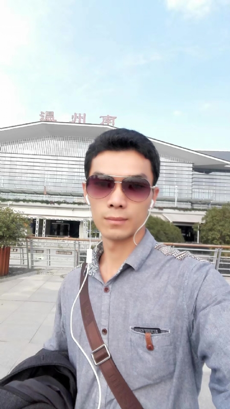 错把真心喂了狗的第三张照片--福安婚介网